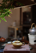 Load image into Gallery viewer, Tongxinshe Teahouse Recommends: Yixing Purple Clay &quot;Hehuan&quot; Teapot, 120cc Elegance in Pear-Skin Green Clay “合欢”/梨皮绿泥
