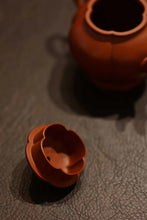 Load image into Gallery viewer, Tongxinshe Teahouse Launches Limited Edition Zisha Teapot: A Masterpiece of Craftsmanship and Poetry
