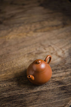 Load image into Gallery viewer, The Pear - shaped Jiangpo Clay Purple Sand Teapot: A Paragon of Elegance in Sand Charm and Tea Aroma, Treasured by Tongxin She Teahouse
