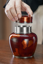 Load image into Gallery viewer, Tongxinshe Teahouse Recommendation | Jinmian Lacquer &amp; Gold Tin Tea Caddy: Preserve Tea in Artistry, Where Lacquer Meets Fragrance
