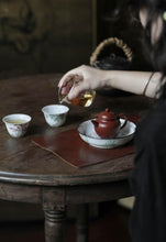 Load image into Gallery viewer, Tongxinshe Teahouse New Arrival | Famille Rose Porcelain Plate with Poems and Flowers: A Touch of Elegance, Inheriting the Past and Opening Up the Future

