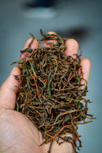 Load image into Gallery viewer, Tongxin She Teahouse Launches New Wuyi Tongmuguan "Peach-Flavored Black Tea"蜜桃红茶
