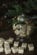 Load image into Gallery viewer, A Ruby Hue Holds Autumn&#39;s Essence: Tongxinshe Teahouse Presents Limited-Edition &quot;Jiuqu Hongmei&quot; for Autumn 九曲红梅
