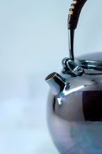 Load image into Gallery viewer, Tongxinshe Teahouse Launches New Mirror-Finished Pure Silver Teapot | A Treasure from Hongji: Premium for Boiling Water, Noble for Brewing Tea
