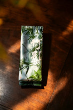 Load image into Gallery viewer, Tongxin She Collection · Bamboo Shadow (Zhu Ying): Aged Narcissus from Zhengyan after 11 Years
