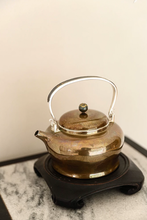 Load image into Gallery viewer, &quot;2025 New Edition of the 999 Pure Silver Kettle with a Loop Handle and Wood - grain Gold Design on the Body, a Product of the Century - old Lu Art from the Frontier&quot;
