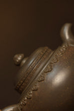 Load image into Gallery viewer, Tongxin She Tea House Collection | Cloud Shoulder Ruyi Teapot · 100cc · Fully Handcrafted in Treasured Sharkskin Green Clay (Master Hui Yisa)
