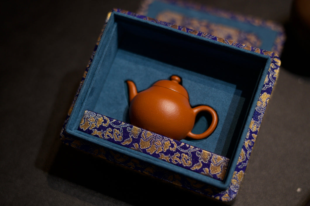 Tongxinshe Teahouse Collection Recommendation: Shi Jiahui's Handmade Raw Sand Red Clay Mengchen Pear-Shaped Teapot (70cc)
