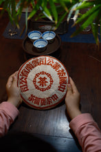 Load image into Gallery viewer, Tongxin She Tea House Collection: 2002 China Tea "Big Red Seal" Raw Pu'er, 8g Sample Available
