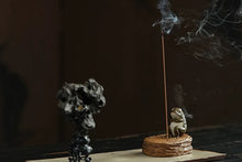 Load image into Gallery viewer, The Elegance of Incense and Tea: Tongxin She Teahouse Recommends Chen Zhen&#39;s Handmade Frog - shaped Purple Clay Incense Holder and Tea Pet
