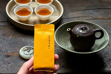 Load image into Gallery viewer, Tongxinshe Starter Rock Tea｜Lianhua Peak Rou Gui – A Gentle Rock Rhyme for Beginners 莲花峰肉桂
