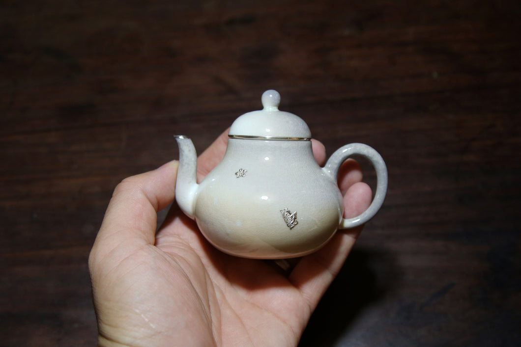 Chai Shao Si Ting Small Teapot / Sterling Silver Decorative Inlaid Butterfly Flowers.