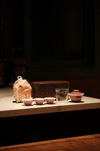 Load image into Gallery viewer, Recommended by Tongxinshe Teahouse: Cowpea Red Porcelain Travel Tea Set with Hand-Painted Blue-and-White Fish-Algae Pattern, Bringing Tea Aroma Along Your Journey
