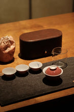 Load image into Gallery viewer, Recommended by Tongxinshe Teahouse: Cowpea Red Porcelain Travel Tea Set with Hand-Painted Blue-and-White Fish-Algae Pattern, Bringing Tea Aroma Along Your Journey
