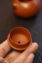 Load image into Gallery viewer, 西施/xishi 100cc Perfect Old Vermilion Clay Xishi Teapot – A Peerless Zisha Treasure, One Perfect Piece Per Kiln
