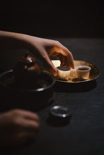 Load image into Gallery viewer, Tongxinshe Teahouse Recommends: Luo Shengcai&#39;s Limited-Edition Rock Tea &quot;Xiannvsanhua&quot;– Savoring a Century of Rock Essence and Tea Aroma in One Cup仙女散花
