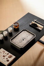 Load image into Gallery viewer, Tongxinshe Teahouse has launched new tin tea vessel trays, where the charm and elegance of tea are fully contained within their small dimensions.
