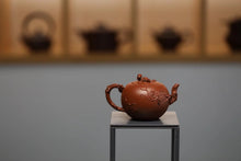 Load image into Gallery viewer, Tongxin She Teahouse Collection | Hand‑crafted by Lu Xinjian · Premium Zhuni Da Hong Pao Squirrel‑Grapes Teapot/松鼠葡萄🍇
