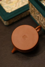 Load image into Gallery viewer, New Arrival at Tongxin She Teahouse: Zhou Jian&#39;s Handcrafted &quot;Well Rail&quot; Teapot – A Vessel of Clay, A Carrier of Aspirations
