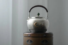 Load image into Gallery viewer, 9999 Silver pot among fish and lotus leaves(鱼戏莲叶间纯银烧水壶)
