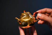 Load image into Gallery viewer, Tongxin She · Start of Spring Pure Gold Teapot | Limited One-of-a-Kind 100cc 120g Handcrafted Collection
