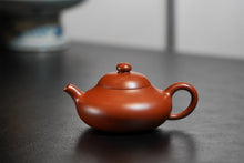 Load image into Gallery viewer, Curated by Tongxinshe Teahouse | Mini Chunquan Teapot: Timeless Antique Beauty Beyond Expectation‼️

"Aili · Chunquantang Mark" | 100ml Raw Ore Da Hong Pao Red Clay
Fully Handmade Antique Recreation by Master Wang Yajun
