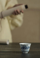 Load image into Gallery viewer, Tongxin She Fine Wares｜Handcrafted Blue-and-White “Mountain Study” Master Cup from Jingdezhen

