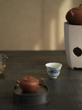 Load image into Gallery viewer, Tongxin She Fine Wares｜Handcrafted Blue-and-White “Mountain Study” Master Cup from Jingdezhen
