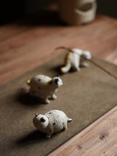 Load image into Gallery viewer, Tea Companions of Gentle Charm · Handmade Purple Clay Cat Tea Pets from Tongxin She紫砂猫咪🐱
