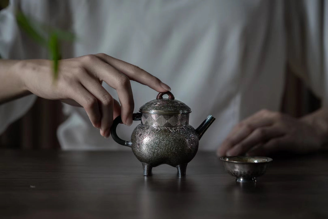 9999 sterling silver handmade hammered Four-legged tea pot