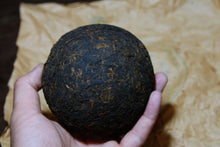 Load image into Gallery viewer, 200 grams of Da Yi Da Wan Kou &quot;small cabbage&quot; shu Tuo tea in 2004.
