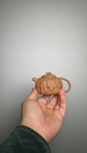 Load and play video in Gallery viewer, Gong Chun Teapot 110ml (小供春)
