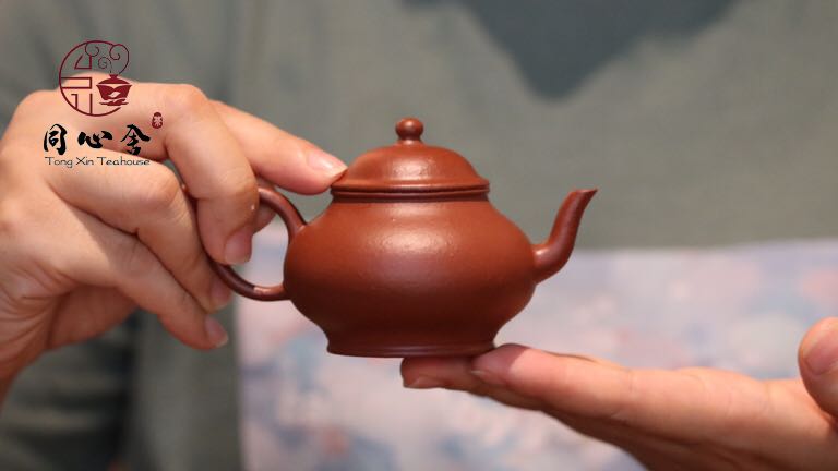 'Ming Shi Gong Deng' Lao Zhu Ni Yixing Zisha Teapot