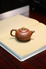 Load image into Gallery viewer, Jianxigongchun Set Zisha Pot/陈真，见喜供春套组·全手工 制作。
