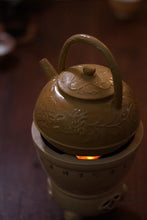 Load image into Gallery viewer, Shuangshi Song Huang Tiliang Pot Carved with Shuangshi Tea Cultivation Slices About 650ml Carbon Stove Electric Pottery Stove Open flames are available
