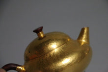 Load image into Gallery viewer, 9999 pure gold Li Xing tea pot 100ml（Pre-order only. Not in stock.)
