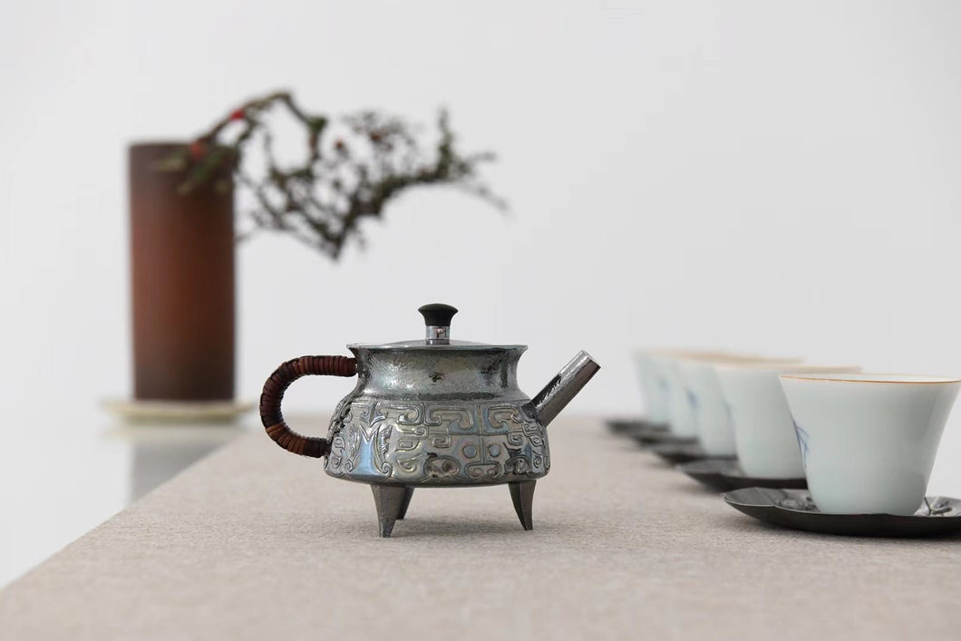 Tao Tie animal print sterling silver teapot(饕餮纹纯银茶壶)