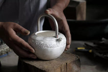 Load image into Gallery viewer, 9999 sterling silver teapot / insulated water ripple silver teapot / boiling mercury teapot
