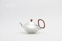 Load image into Gallery viewer, 9999 Sterling Silver Hammer Pattern UFO Shaped Sterling Silver Teapot
