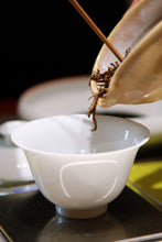 Load image into Gallery viewer, 2007 Yunnan Dianhong &quot;Jinhao Black Tea&quot; customized tea in Shenzhen Stock Exchange.
