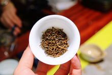 Load image into Gallery viewer, 2007 Yunnan Dianhong &quot;Jinhao Black Tea&quot; customized tea in Shenzhen Stock Exchange.
