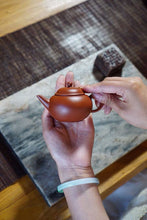 Load image into Gallery viewer, Thin tyre Shui Ping teapot
