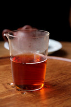 Load image into Gallery viewer, 2011Mi Ni Old white tea，煮茶图
