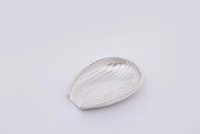 Load image into Gallery viewer, Silver wire weaving dustpan Silver Cha Ze
