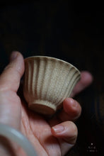 Load image into Gallery viewer, Chrysanthemum-petal skimmer cup, ancient printing blank, tea can be opened, capacity 35ml
