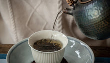 Load image into Gallery viewer, 往事如煙/2006 Traditional Smoked Black Tea
