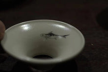 Load image into Gallery viewer, Double-sided hand-painted tea funnel with hand-made ceramic lid/盖置
