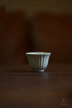 Load image into Gallery viewer, Chrysanthemum-petal skimmer cup, ancient printing blank, tea can be opened, capacity 35ml
