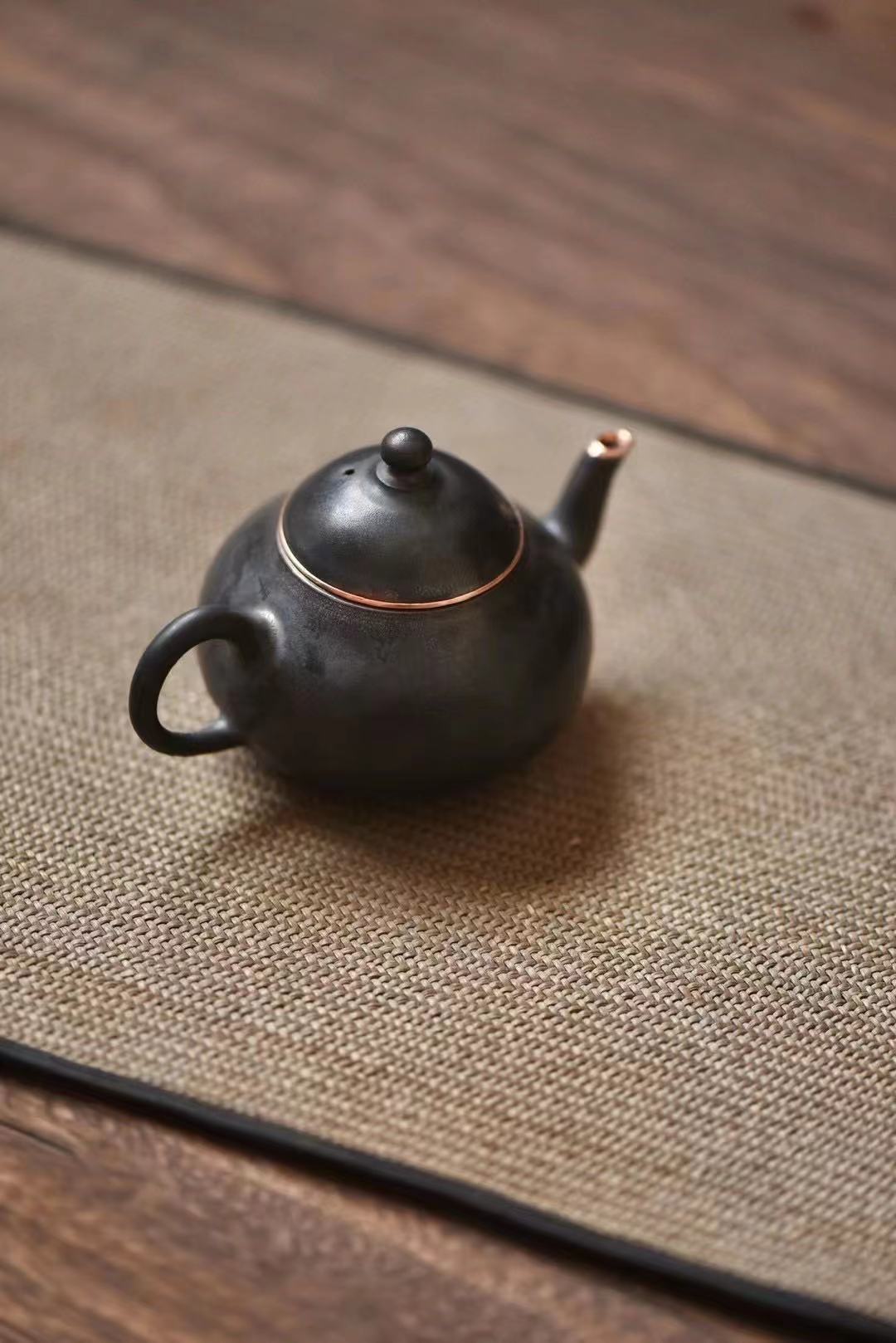 Hand-painted Wangyou Flower Lake Stone Bronze Tea Boat Hand-painted Wangyou Flower Lake Stone Bronze Tea Boat